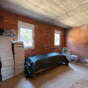 Umag. Prodajemo dvojnu kuću u Roh Bau fazi.