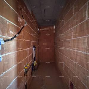 Umag. Prodajemo dvojnu kuću u Roh Bau fazi.