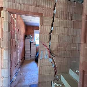 Umag. Prodajemo dvojnu kuću u Roh Bau fazi.