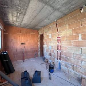 Umag. Prodajemo dvojnu kuću u Roh Bau fazi.