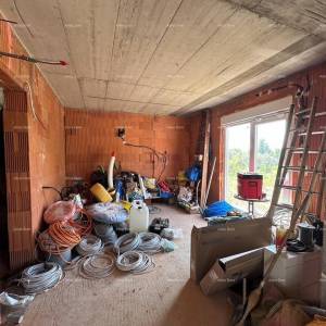 Umag. Prodajemo dvojnu kuću u Roh Bau fazi.