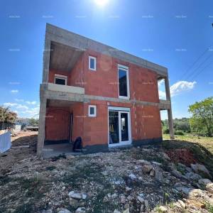 Umag. Prodajemo dvojnu kuću u Roh Bau fazi.