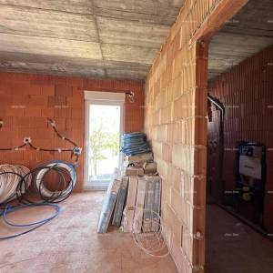 Umag. Prodajemo dvojnu kuću u Roh Bau fazi.