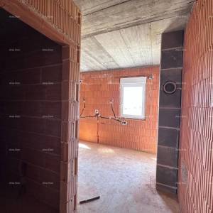 Umag. Prodajemo dvojnu kuću u Roh Bau fazi.