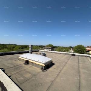 Umag. Prodajemo dvojnu kuću u Roh Bau fazi.