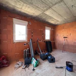 Umag. Prodajemo dvojnu kuću u Roh Bau fazi.