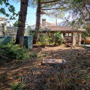 UMAG - Prostrana kuća sa velikom okućnicom, prvi red do mora