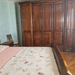 UMAG - Prostrana kuća sa velikom okućnicom, prvi red do mora