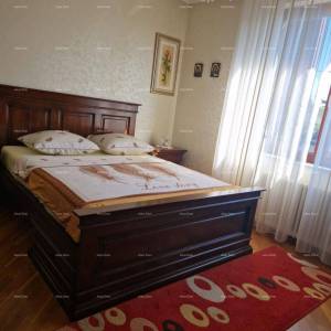 UMAG - Prostrana kuća sa velikom okućnicom, prvi red do mora