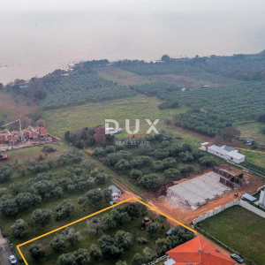 UMAG, ZAMBRATIJA - fantastična novogradnja 100 metara od mora i plaže, vrhunska POZICIJA! Stan s terasom