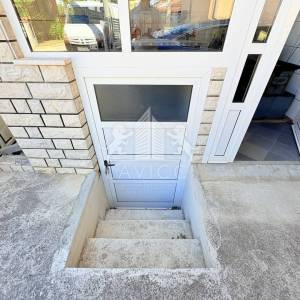 Uređena dvojna kuća s velikom okućnicom - Smiljevac, Zadar