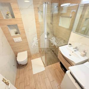 Uređena dvojna kuća s velikom okućnicom - Smiljevac, Zadar