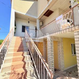 Uređena dvojna kuća s velikom okućnicom - Smiljevac, Zadar