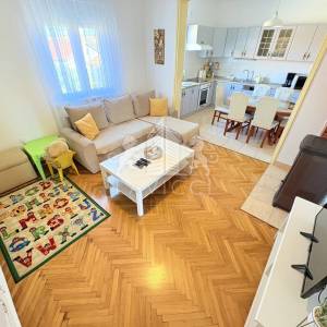 Uređena dvojna kuća s velikom okućnicom - Smiljevac, Zadar