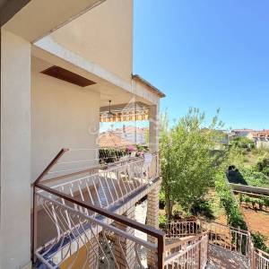 Uređena dvojna kuća s velikom okućnicom - Smiljevac, Zadar