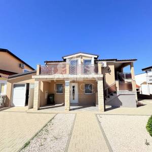 Uređena i opremljena kuća s 4 sobe, 250 m od mora - Vir