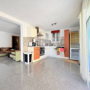 Uređena i opremljena kuća s 4 sobe, 250 m od mora - Vir