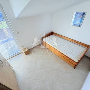 Uređena i opremljena kuća s 4 sobe, 250 m od mora - Vir