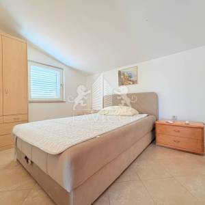 Uređena i opremljena kuća s 4 sobe, 250 m od mora - Vir