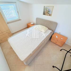 Uređena i opremljena kuća s 4 sobe, 250 m od mora - Vir