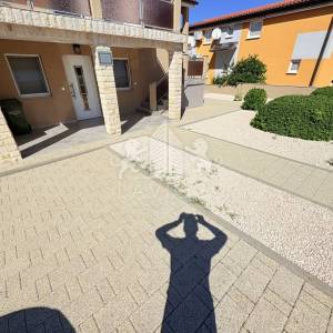 Uređena i opremljena kuća s 4 sobe, 250 m od mora - Vir