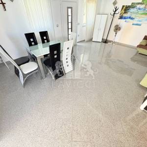 Uređena i opremljena kuća s 4 sobe, 250 m od mora - Vir