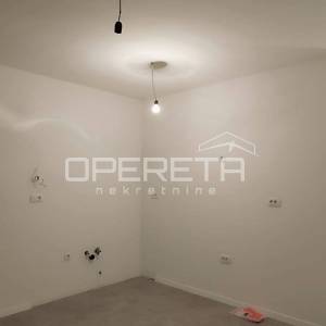 Useljiv stan novogradnja! Penthouse s krovnom Terasom u Poljica/Marina kraj Trog