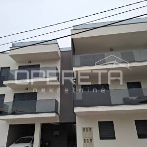 Useljiv stan novogradnja! Penthouse s krovnom Terasom u Poljica/Marina kraj Trog