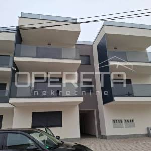 Useljiv stan novogradnja! Penthouse s krovnom Terasom u Poljica/Marina kraj Trog