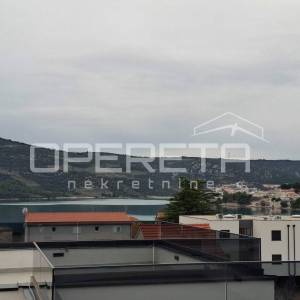 Useljiv stan novogradnja! Penthouse s krovnom Terasom u Poljica/Marina kraj Trog