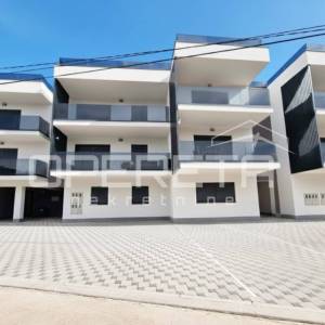 Useljiv stan novogradnja! Penthouse s krovnom Terasom u Poljica/Marina kraj Trog