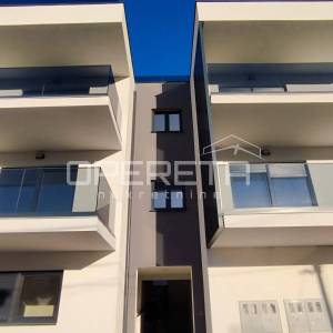 Useljiv stan novogradnja! Penthouse s krovnom Terasom u Poljica/Marina kraj Trog