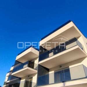 Useljiv stan novogradnja! Penthouse s krovnom Terasom u Poljica/Marina kraj Trog