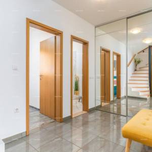 Valbandon, dvoetažni stan u  blizini mora.