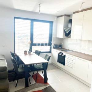 VELIKA GORICA - Potpuno namješten trosoban stan, NOVOGRADNJA