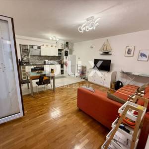 VEPRINAC - Predivan dvosobni stan s okućnicom!