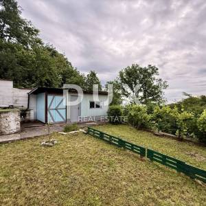 VEPRINAC - Predivan dvosobni stan s okućnicom!