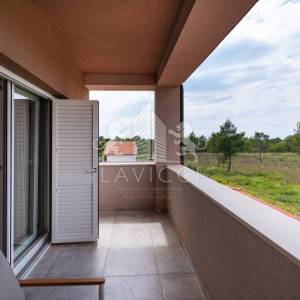 Vila osmišljena za uživanje – bazen, dizajn i intima, Ninski stanovi