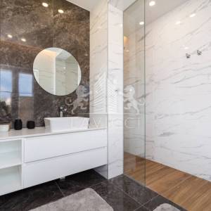 Vila osmišljena za uživanje – bazen, dizajn i intima, Ninski stanovi