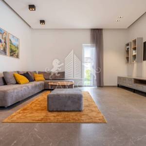 Vila osmišljena za uživanje – bazen, dizajn i intima, Ninski stanovi