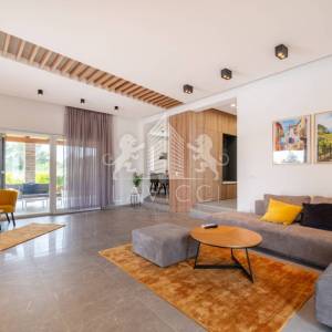 Vila osmišljena za uživanje – bazen, dizajn i intima, Ninski stanovi