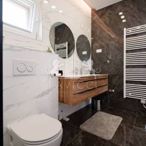 Vila osmišljena za uživanje – bazen, dizajn i intima, Ninski stanovi