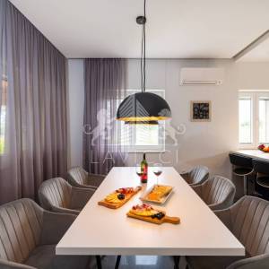 Vila osmišljena za uživanje – bazen, dizajn i intima, Ninski stanovi