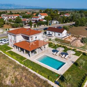 Vila osmišljena za uživanje – bazen, dizajn i intima, Ninski stanovi