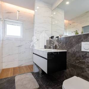 Vila osmišljena za uživanje – bazen, dizajn i intima, Ninski stanovi