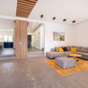 Vila osmišljena za uživanje – bazen, dizajn i intima, Ninski stanovi