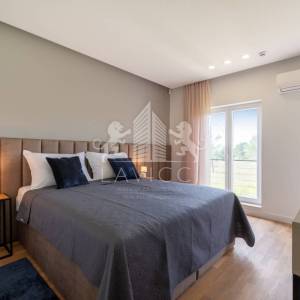 Vila osmišljena za uživanje – bazen, dizajn i intima, Ninski stanovi