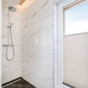 Vila osmišljena za uživanje – bazen, dizajn i intima, Ninski stanovi