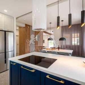 Vila osmišljena za uživanje – bazen, dizajn i intima, Ninski stanovi