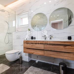 Vila osmišljena za uživanje – bazen, dizajn i intima, Ninski stanovi